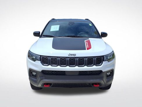 Used 2025 Jeep Compass Trailhawk AWD/4WD image 2