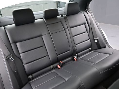 Used 2014 Mercedes-Benz E 250 BlueTEC Sedan image 26