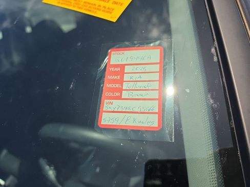 Used 2025 Kia Telluride EX w/ EX Captain's Chair Package FWD image 7