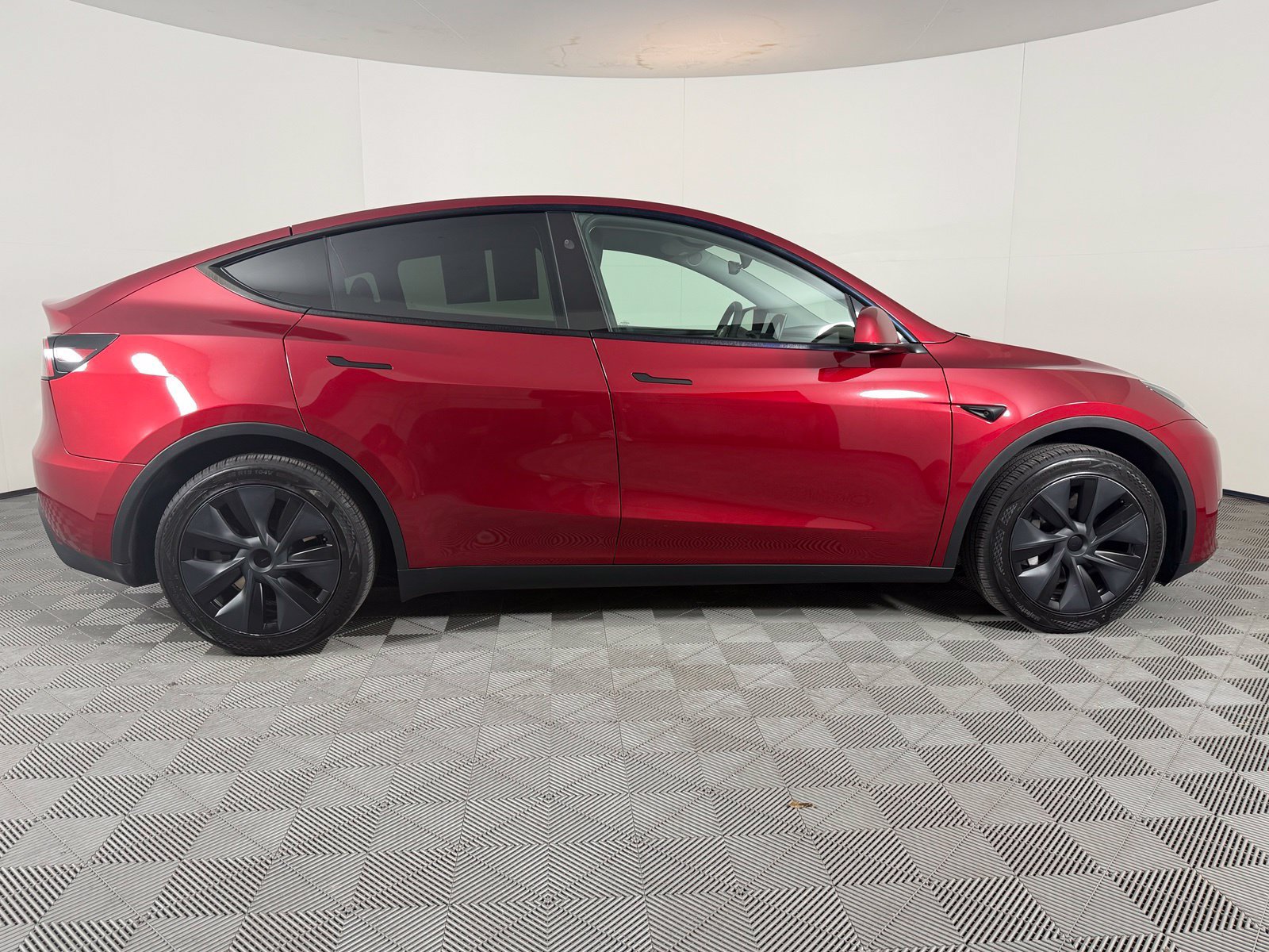 Used 2024 Tesla Model Y Long Range RWD image 10