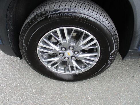 Used 2025 Chevrolet Traverse LT AWD/4WD image 9