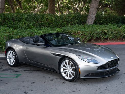 Used 2019 Aston Martin DB11 Volante image 1