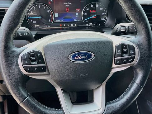 Used 2022 Ford Explorer XLT w/ Equipment Group 202A RWD image 11