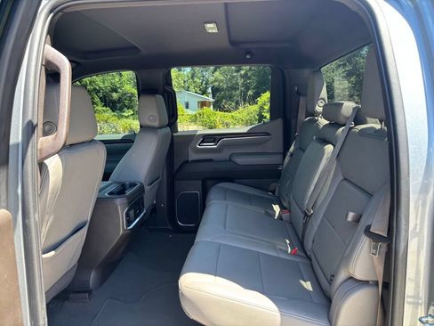 Used 2023 GMC Sierra 1500 SLT w/ SLT Premium Package RWD image 17