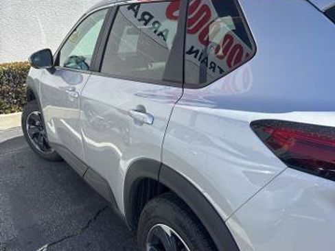 Certified 2024 Nissan Rogue SV FWD image 3