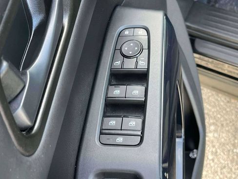 Used 2024 Nissan Pathfinder SV AWD/4WD image 15