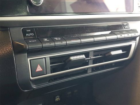 Used 2025 Toyota Camry LE w/ Convenience Package image 23