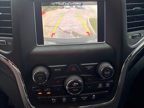 Used 2019 Jeep Grand Cherokee Laredo RWD image 17