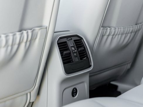 New 2026 Porsche Macan Turbo AWD/4WD image 36