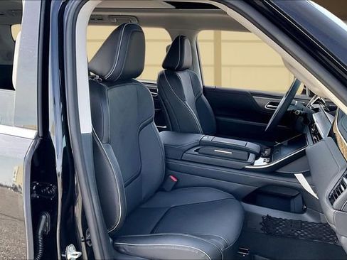 New 2026 INFINITI QX80 Luxe image 7