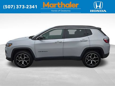 Used 2025 Jeep Compass Limited AWD/4WD image 2