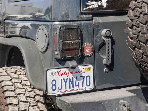 Certified 2017 Jeep Wrangler Unlimited Rubicon w/ Connectivity Group image 14