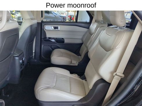 Used 2020 Ford Explorer Platinum w/ Premium Technology Package image 32