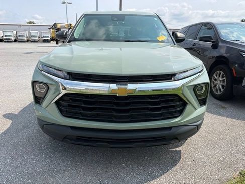 Used 2025 Chevrolet TrailBlazer LS w/ LS Convenience Package FWD image 2