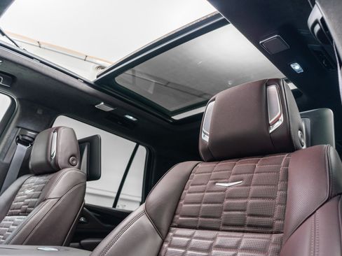 Used 2021 Cadillac Escalade Sport Platinum w/ Heavy-Duty Trailer Package AWD/4WD image 18