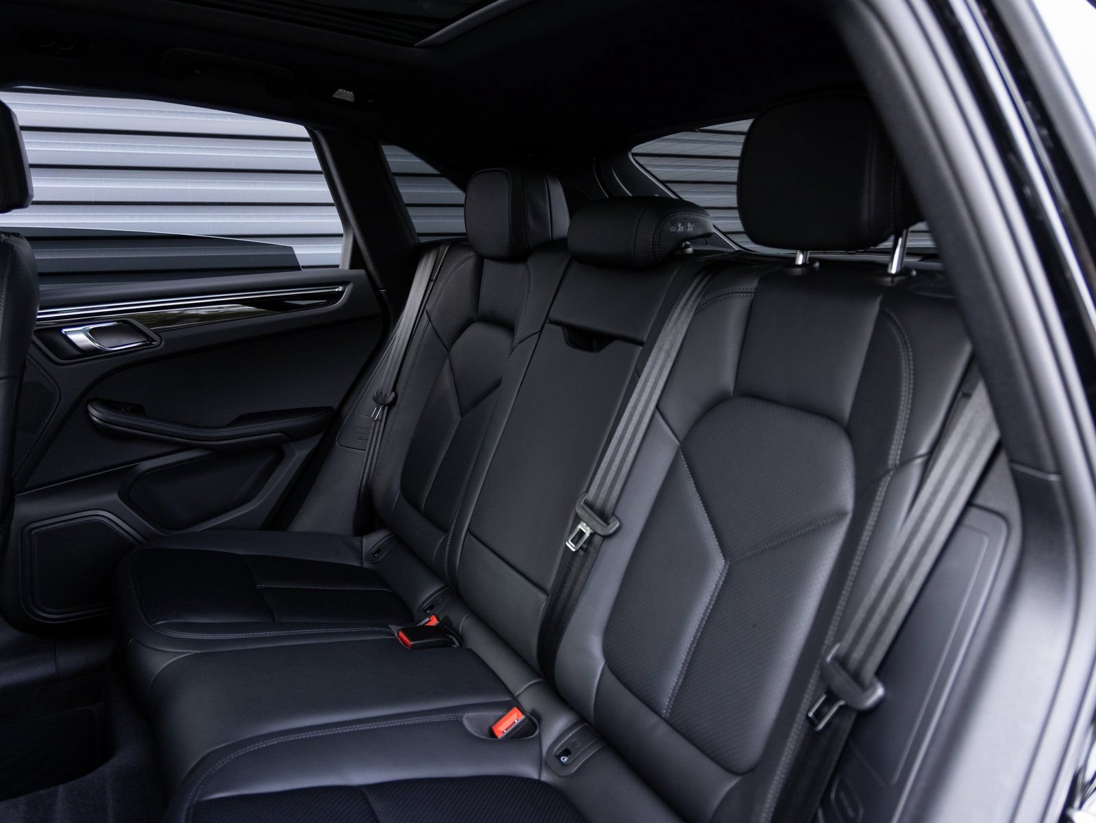 Certified 2026 Porsche Macan AWD/4WD image 26