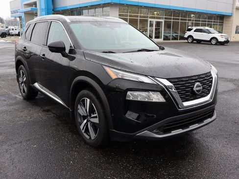 Used 2022 Nissan Rogue SL w/ SL Premium Package image 2