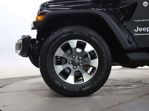 Used 2023 Jeep Wrangler Sahara w/ Dual Top Group image 28