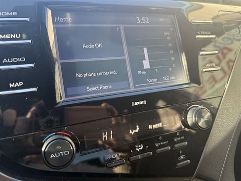 Used 2020 Toyota Camry SE image 14