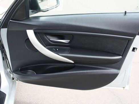 Used 2014 BMW 320i Sedan RWD image 25