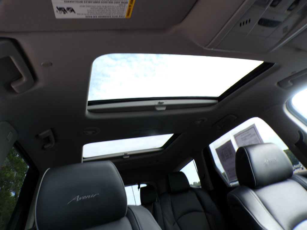 Used 2020 Buick Enclave Avenir w/ Avenir Technology Package AWD/4WD image 16