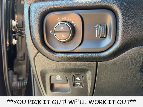 Used 2020 RAM 1500 Big Horn AWD/4WD image 12