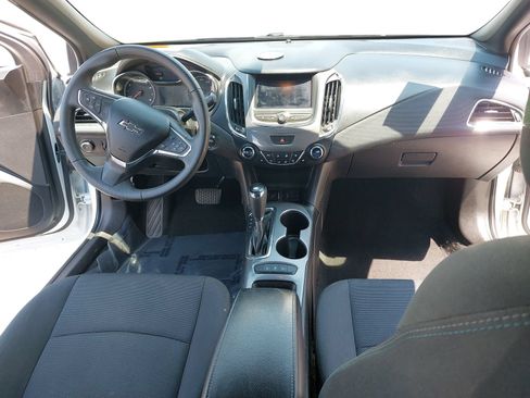 Used 2019 Chevrolet Cruze LT w/ Convenience Package FWD image 9