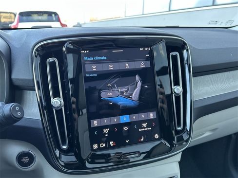 Certified 2023 Volvo XC40 B5 Plus w/ Protection Package Premier image 21