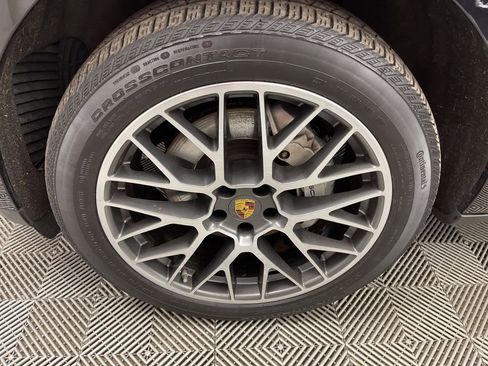 Used 2018 Porsche Macan S image 36