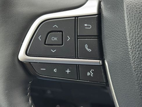 Used 2025 Toyota Highlander XLE AWD/4WD image 25