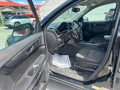 Used 2017 Chevrolet Traverse LT w/ Style and Technology Package AWD/4WD image 5