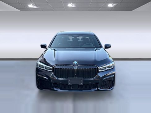 Used 2022 BMW 740i xDrive w/ M Sport Package AWD/4WD image 6