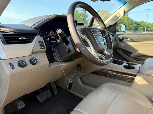 Used 2017 GMC Yukon XL SLT AWD/4WD image 17