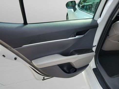 Used 2023 Toyota Camry SE FWD image 11
