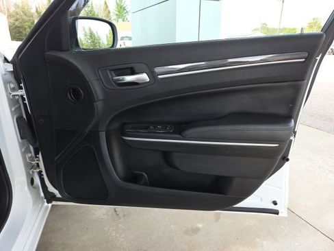 Used 2021 Chrysler 300 Touring L image 41