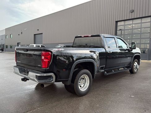 Used 2025 Chevrolet Silverado 3500 LTZ w/ LTZ Convenience Package AWD/4WD image 3