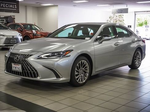 Certified 2025 Lexus ES 300h w/ Luxury Package FWD image 4