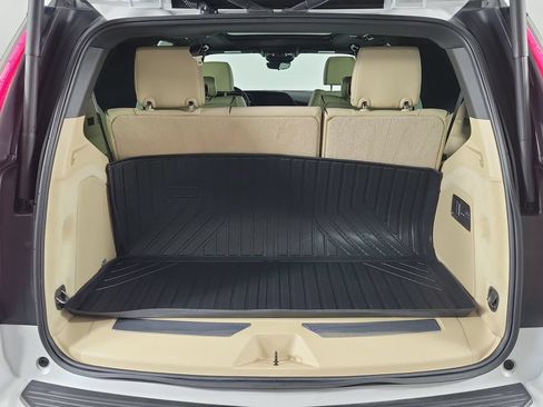 Used 2024 Cadillac Escalade Premium Luxury RWD image 7