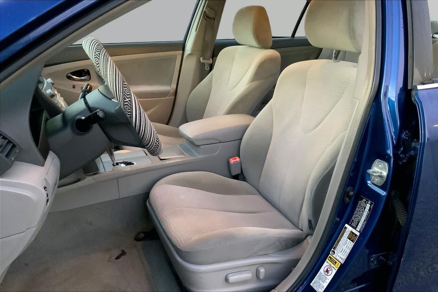 Used 2010 Toyota Camry LE FWD image 6