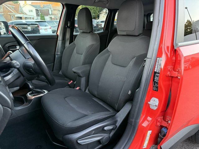 Used 2015 Jeep Renegade Latitude AWD/4WD image 8