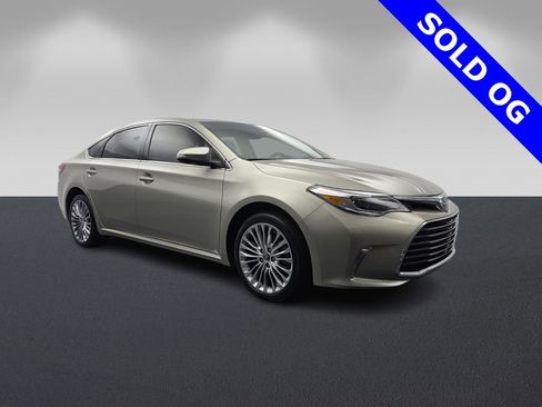 Used 2017 Toyota Avalon Limited image 1