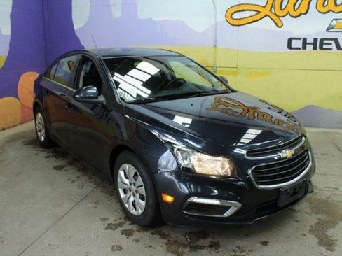 Used 2015 Chevrolet Cruze LT image 2