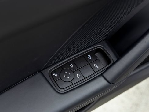 Certified 2025 Porsche 911 Carrera RWD image 23