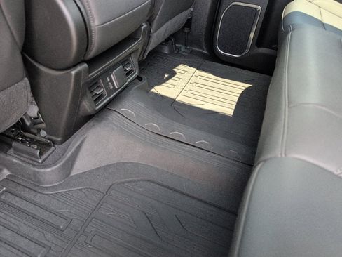 Used 2024 GMC Sierra 1500 SLT image 16