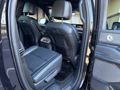 Used 2025 Lincoln Navigator Reserve w/ Jet Appearance Package AWD/4WD image 14