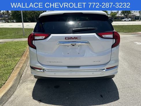 Used 2024 GMC Terrain Denali w/ Denali Premium Package AWD/4WD image 8