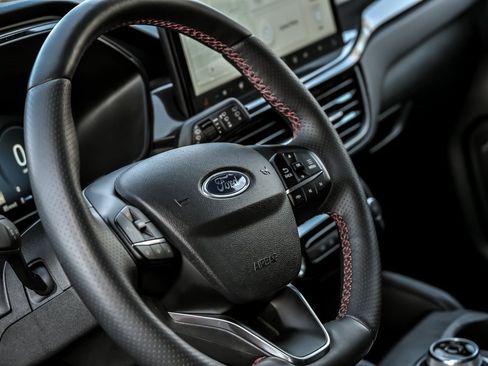 Used 2024 Ford Escape ST-Line Select w/ Tech Pack #2 image 18