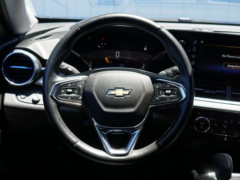 Used 2025 Chevrolet Trax LT w/ LT Convenience Package FWD image 13