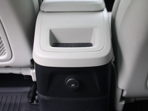 Used 2022 Volvo XC60 T8 Inscription Expression w/ Advanced Package image 32