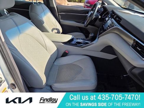 Used 2018 Toyota Camry XSE FWD image 16